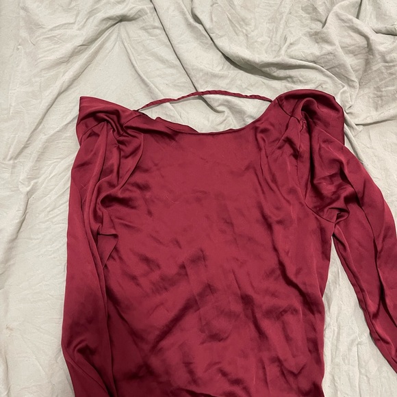 Red dynamite satin material blouse - Picture 4 of 4